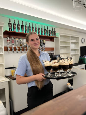 Lovely service, tasty breakfasts, afternoon coffee and delicious dinners await you.