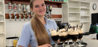 Lovely service, tasty breakfasts, afternoon coffee and delicious dinners await you.
