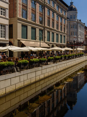 Das Comwell Hotel Aarhus befindet sich direkt im Zentrum von Aarhus. Erleben Sie das schöne und lebhafte Quartier Latin.