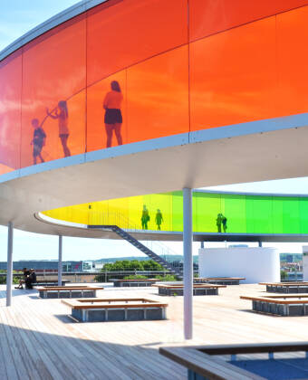 Udforsk ARoS, det anerkendte kunstmuseum i Aarhus.