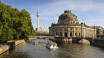 Entdecken Sie Berlin - eine der schönsten Hauptstädte Europas. Machen Sie z. B. eine Bootstour auf der Spree.
