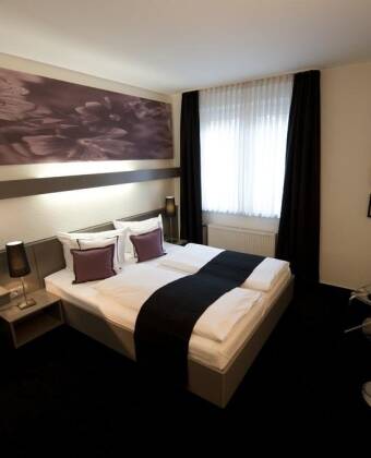 Alle Zimmer des Hotels verfügen über ein eigenes Bad, komfortable Betten, einen Schreibtisch, Kabel-TV und einen Safe.