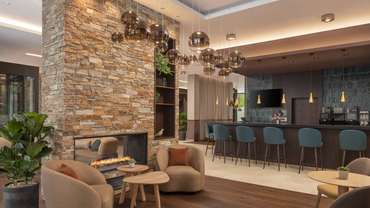 The modern and stylish surroundings of the lobby invite you to cosy up and relax in the evenings.
