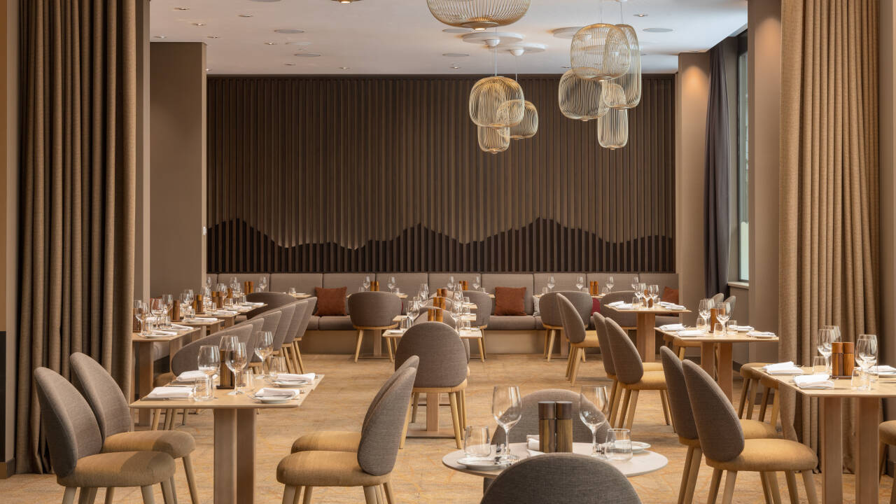 Im schönen Hotelrestaurant können Sie ein köstliches Abendessen und ein gutes Glas Wein in angenehmer Gesellschaft genießen.