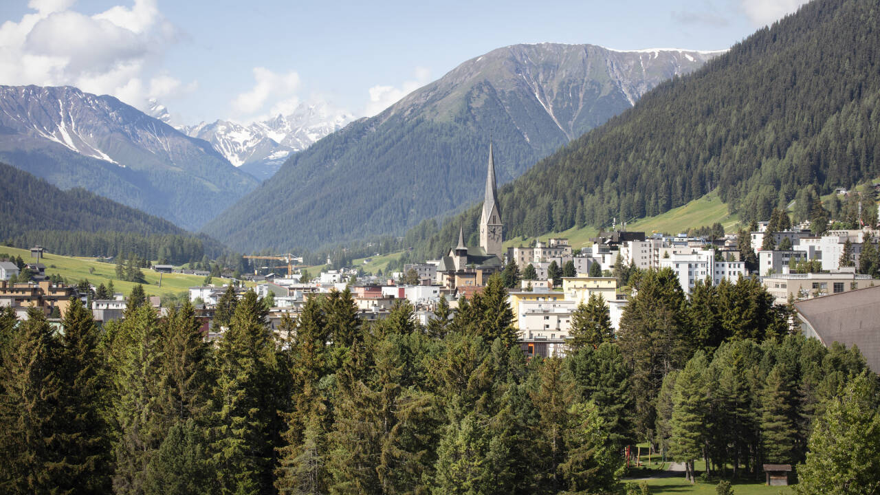 Det moderne Hilton Garden Inn Davos Hotel har en fantastisk beliggenhed i naturskønne omgivelser i Bündner-bjergene i Schweiz.