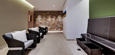 During your holiday, you can also use the hotel's fitness area or simply relax in the inviting wellness area.