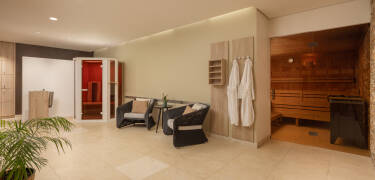 Under ferien kan du også bruke hotellets treningsområde eller bare slappe av i det innbydende velværeområdet.