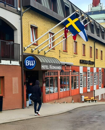 Hotellets serviceinriktade personal finns på plats vid frågor och funderingar.