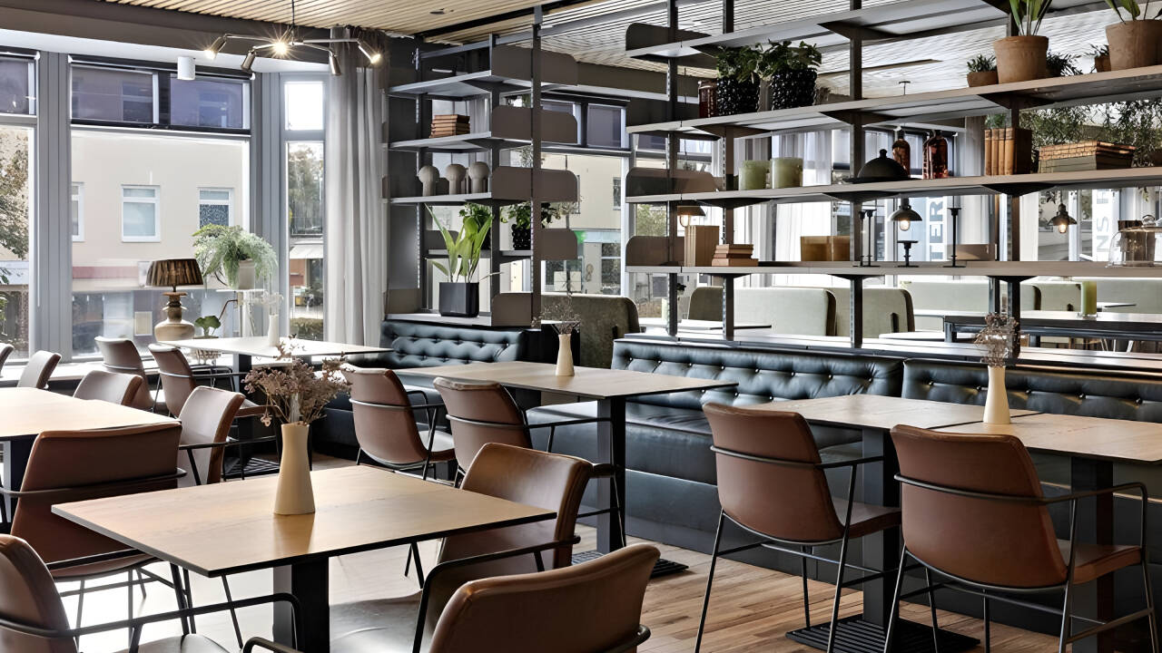Få lidt at spise og drikke i hotellets restaurant og nyd den hyggelige atmosfære.
