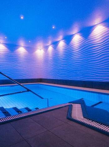 Entspannen Sie sich im herrlichen Spa- und Entspannungsbereich des Hotels mit Pool, Whirlpool, Sauna und Dampfbad.