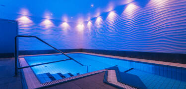 Entspannen Sie sich im herrlichen Spa- und Entspannungsbereich des Hotels mit Pool, Whirlpool, Sauna und Dampfbad.