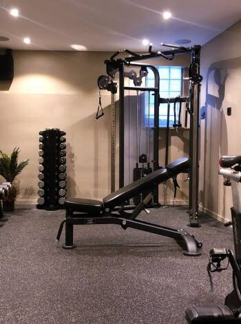 Håll igång träningen under er semester i hotellets gym.