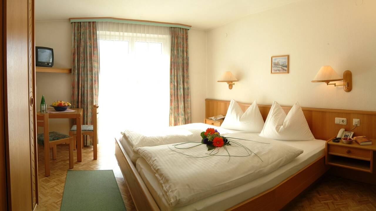 De innbydende rommene tilbyr alle nydelig utsikt over Gastein-alpene.
