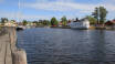 Här bor ni nära Mems Sluss där Göta Kanal som mynnar ut i Östersjön.