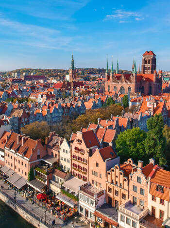 In den historischen Straßen von Danzig, den Cafés am Flussufer und den farbenfrohen Fassaden werden Sie die Zeit vergessen.