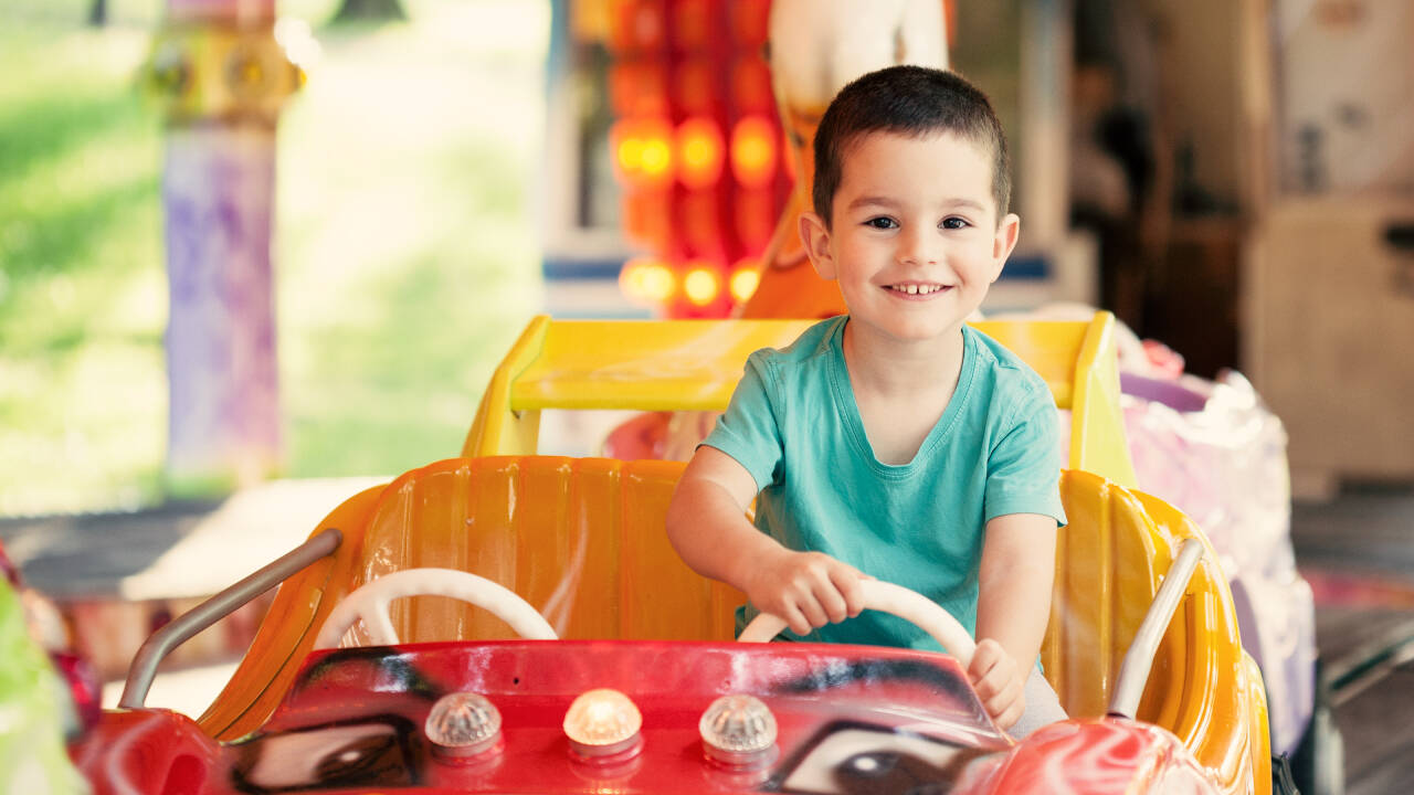 Trå inn i eventyrverdenen Magic Park Verden og nyt karuseller, spill og lekne opplevelser sammen.