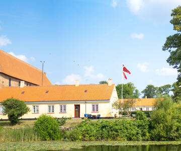 Oplev den middelalderlige charme ved Nyborg Slot, kun 2 km fra Storebælt Sinatur Hotel.