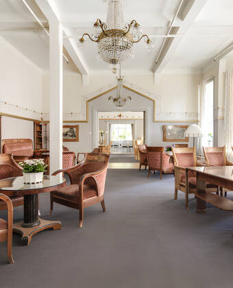 Erleben Sie die einzigartige edle Salonumgebung des Hotels mit gut erhaltenem Jugendstil-Interieur.