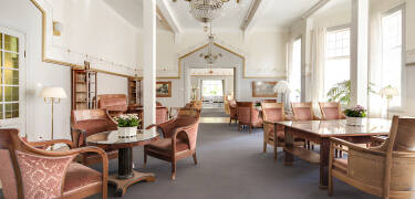 Hotellet har en unik inredning med mysiga salonger i jugendstil