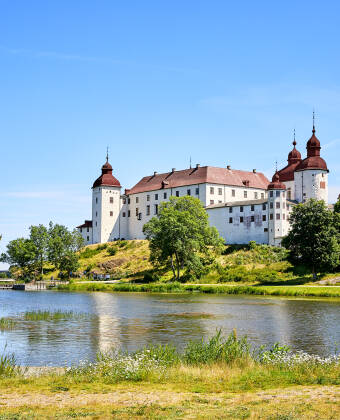 Besuchen Sie das schwedische Barockschloss Lacko in Lidköping direkt am Vänernsee.