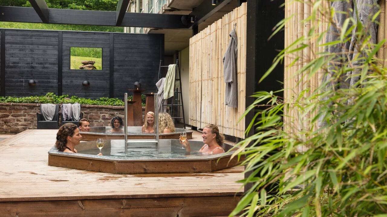 Das schöne SPA Mösseberg des Hotels bietet unter anderem heiße Quellen sowohl draußen als auch drinnen