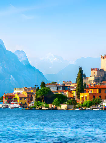 Hotel Cristallo Malcesine har en suveræn beliggenhed direkte ved Gardasøen