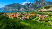 Udforsk området og besøg smukke byer som f.eks. Torbole, Limone Sul Garda og Riva Del Garda
