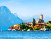Hotel Cristallo Malcesine ligger vackert beläget precis vid Gardasjön