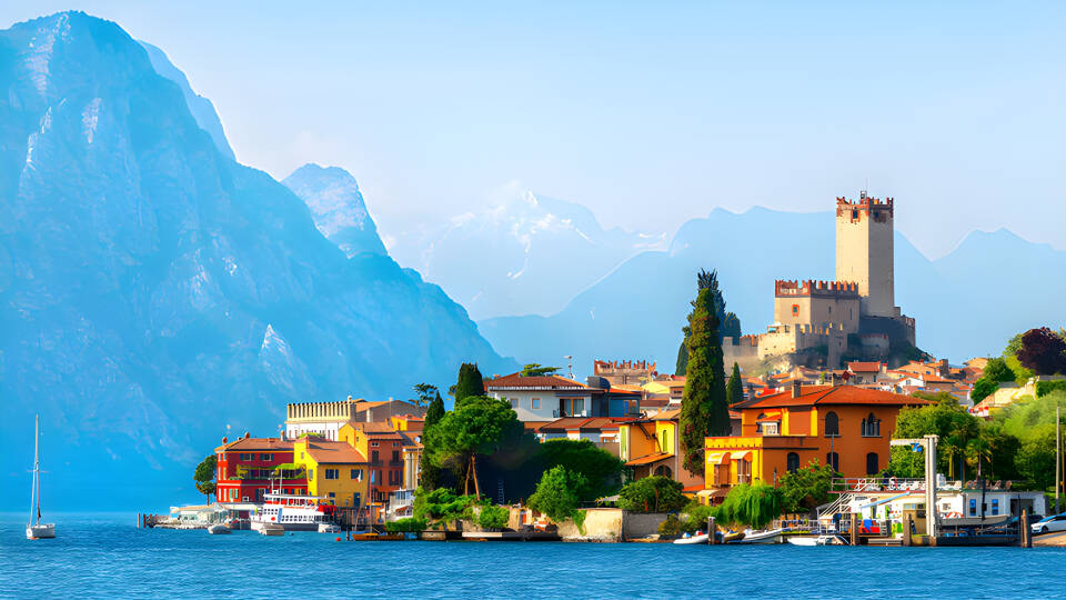 Hotel Cristallo Malcesine enjoys a superb location directly on Lake Garda