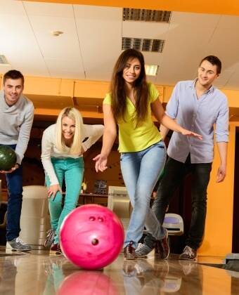 Bowlinghallen på hotellet är perfekt för familjeunderhållning och gruppaktiviteter.