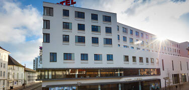 Hotel Cabinn Aalborgs sentrale plassering gjør det enkelt og raskt å komme seg inn til Aalborg sentrum.