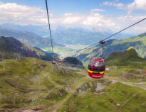 Ta turen op at det over 3.000 meter høye fjellet, Kitzsteinhorn, og nyt den fantastiske utsikten.