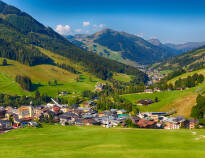 JUFA Alpenhotel Saalbach ligger centralt och vackert beläget i österrikiska Saalbach.