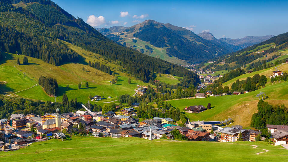JUFA Alpenhotel Saalbach har en sentral og bra beliggenhet i vakre Saalbach