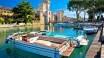 Besök den vackra lilla staden Sirmione som ligger på en halvö på Gardasjöns södra sida