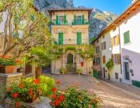 Fra hotellet har I ikke langt til det historiske centrum i Limone sul Garda - perfekt til hyggelige slentreture.