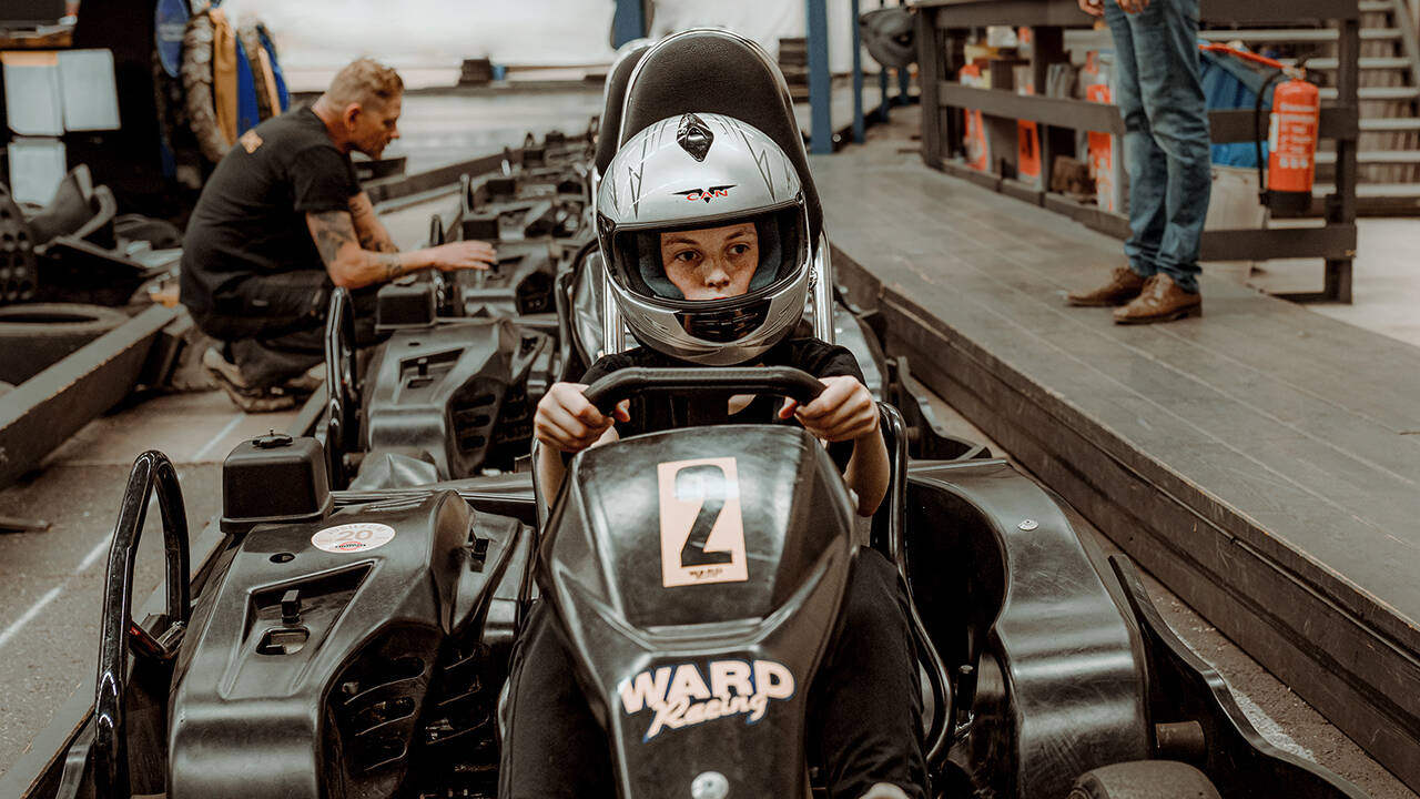 Rasen Sie mit der ganzen Familie auf der Go-Kart-Strecke des Hotels.