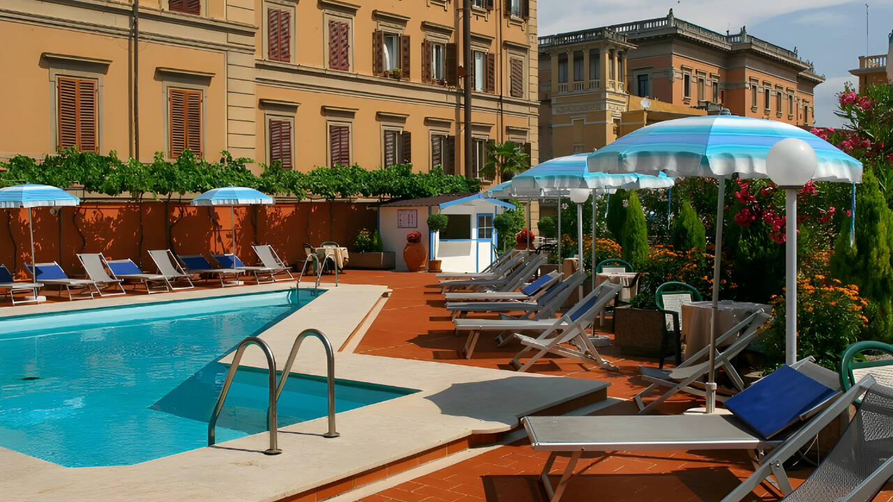 Während Ihres Aufenthaltes haben Sie gratis Zugang zum Außenswimmingpool des Hotels.