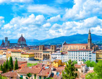 Den smukke toscanske hovedstadsby, Firenze, er et oplagt besøgsmål når I er på ferie i Montecatini Terme.