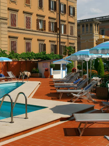 Under er semester har ni gratis tillgång till hotellets utomhuspool som är öppen under sommarmånaderna.