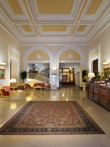 The elegant hotel features an architecturally beautiful lobby, a large terrace, an American bar and a delightful courtyard.
