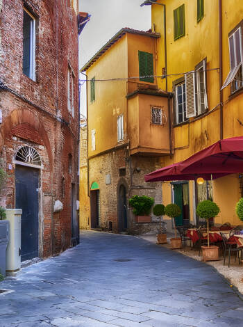 For example, visit Danish Tine at the olive farm 'Villa Stabbia', or stroll through the streets of the charming town of Lucca.