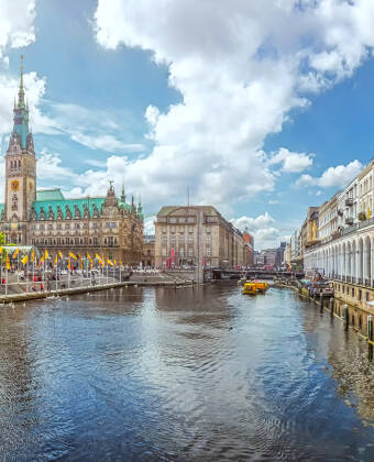 Passa på att utforska Hamburgs breda utbud av kultur, historia och shopping.