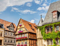 Quedlinburg finns med på UNESCOs världsarvslista och är ett spännande resmål för en bilsemester