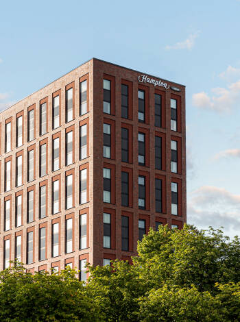 Hampton by Hilton Kiel gjenåpnet i 2021 og ligger nær fergeterminalene i hjertet av byen.