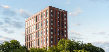 Das 2021 wiedereröffnete Hampton by Hilton Kiel ist nicht weit von den Fährterminals im Herzen der Stadt entfernt.