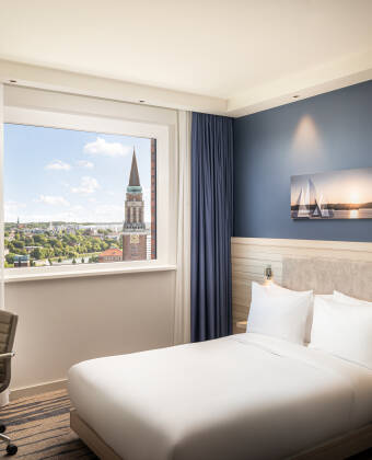 In den modernen, klimatisierten Zimmern, die dem Hilton-Standard entsprechen, wird Ihr Aufenthalt zum entspannenden Erlebnis.