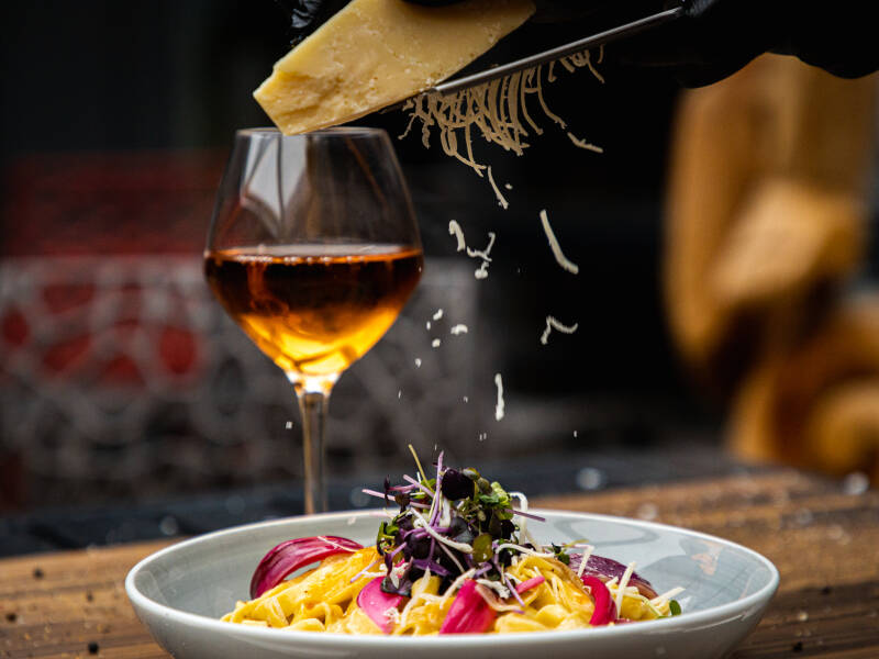 Jeres ophold på Hotel Sønderborg Strand inkluderer lækker middag hver aften.