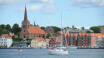 Sønderborg er en sjarmerende og historisk by med mye kultur, historie og med shopping kun lokalisert 250 meter fra hotellet.