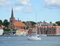 Sønderborg er en charmerende og historisk by med masser af kultur, historie og shopping kun 250 m. fra hotellet.